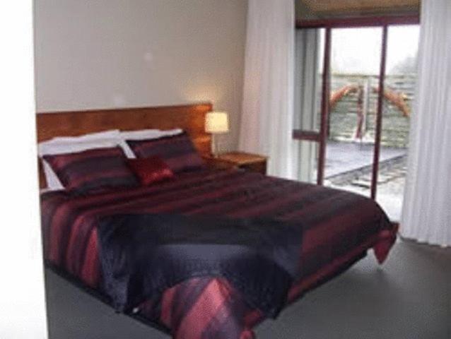 Mahitahi Lodge Bruce Bay Room photo